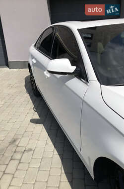 Седан Audi A4 2012 в 