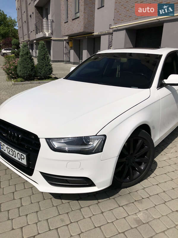 Седан Audi A4 2012 в Львове
