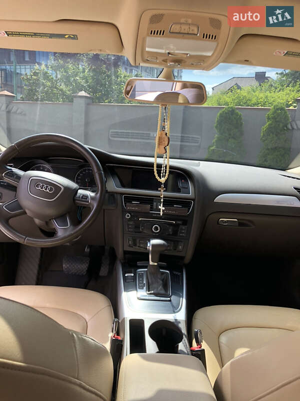 Седан Audi A4 2012 в Львове