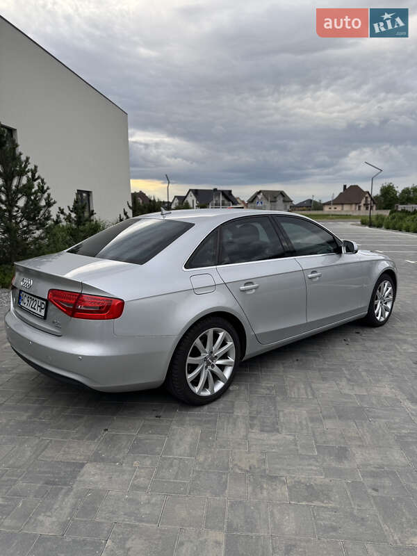 Седан Audi A4 2013 в Луцке