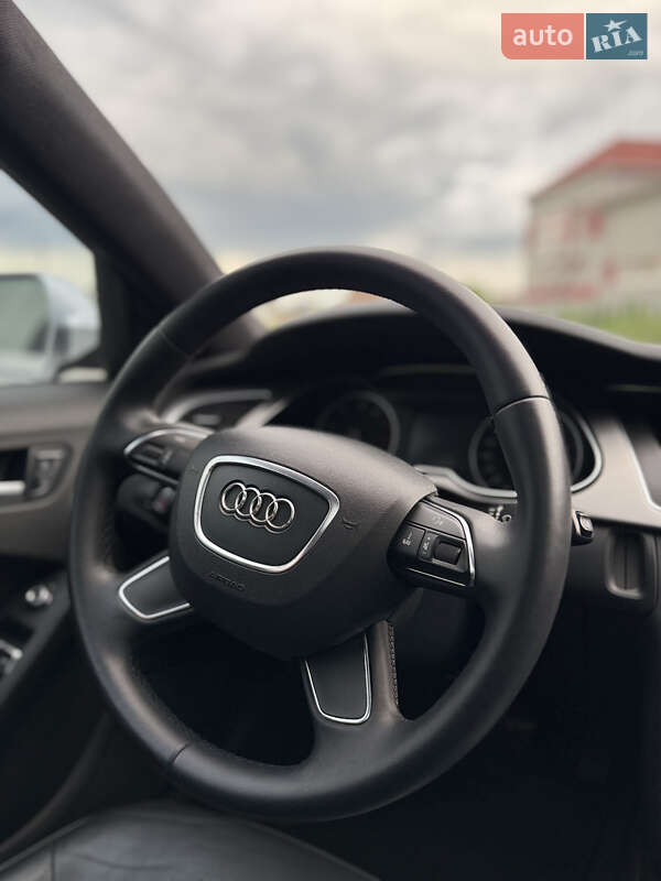 Седан Audi A4 2013 в Луцке
