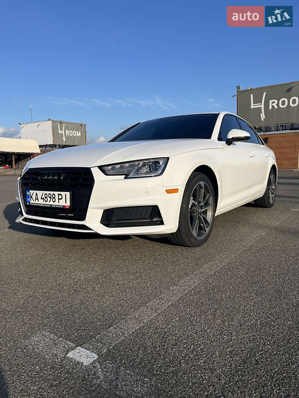 Седан Audi A4 2019 в 