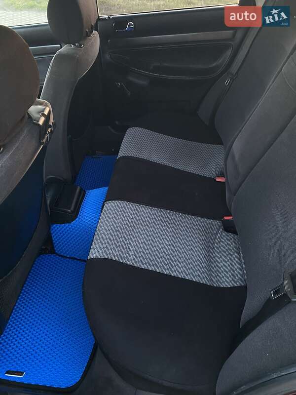 Седан Audi A4 1995 в Раздельной фото 6 Седан Audi A4 1995 в Раздельной