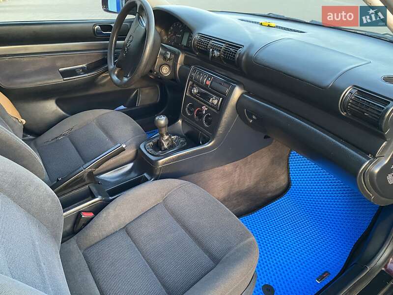 Седан Audi A4 1995 в Раздельной фото 14 Седан Audi A4 1995 в Раздельной