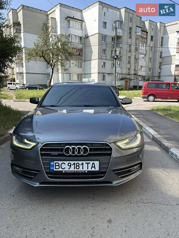 Седан Audi A4 2012 в 