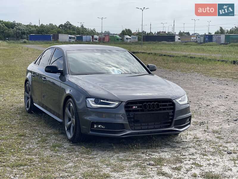Седан Audi A4 2015 в 