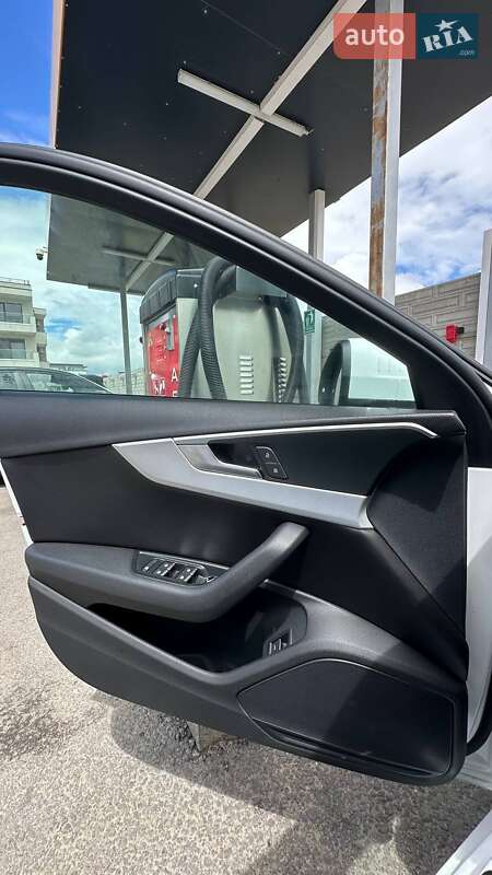 Седан Audi A4 2016 в Одессе