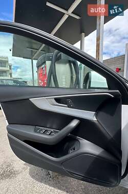 Седан Audi A4 2016 в 