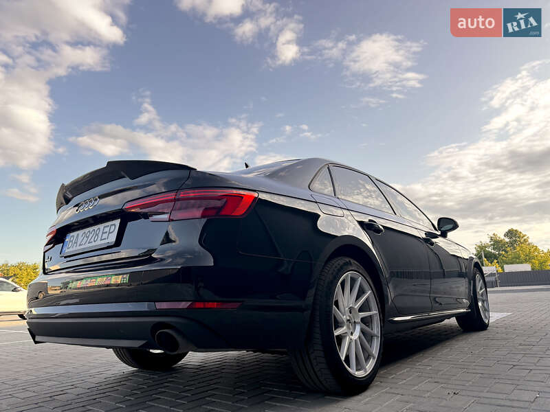 Седан Audi A4 2016 в Новоукраинке