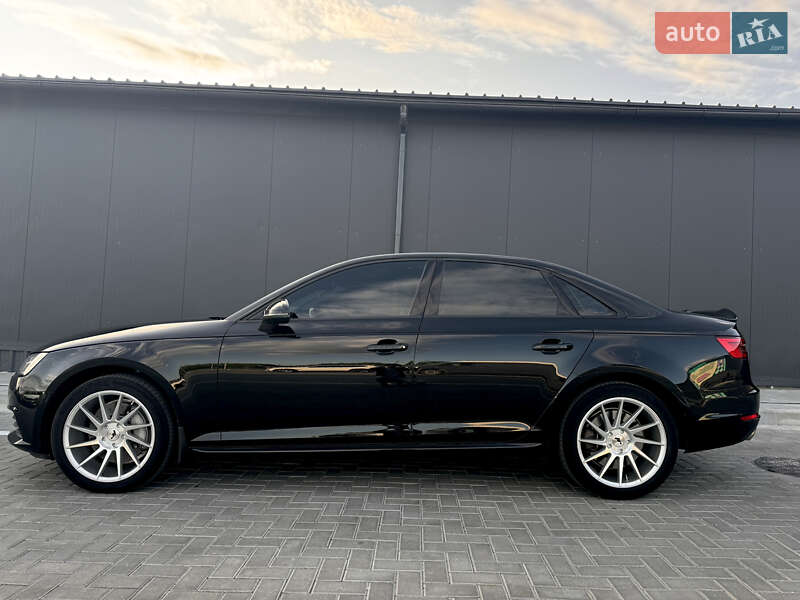 Седан Audi A4 2016 в Новоукраинке