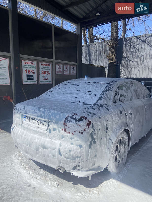 Седан Audi A4 2001 в Львове