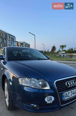 Седан Audi A4 2004 в 