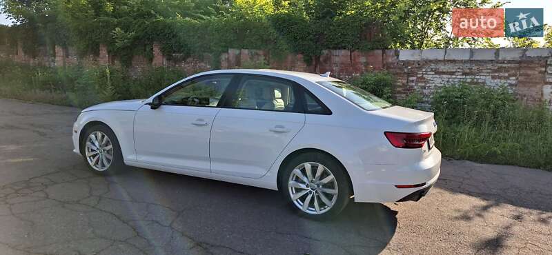 Седан Audi A4 2016 в Коростене