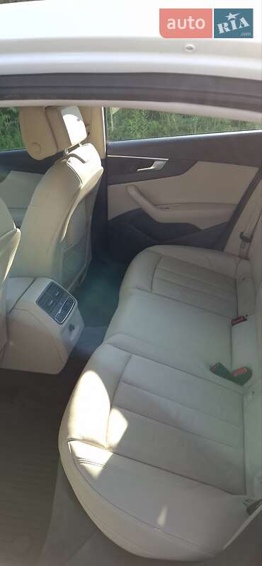 Седан Audi A4 2016 в Коростене
