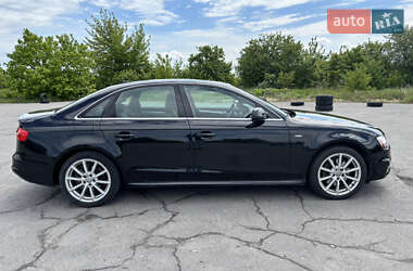 Седан Audi A4 2015 в 