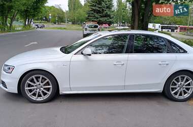 Седан Audi A4 2015 в 
