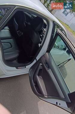 Седан Audi A4 2015 в 