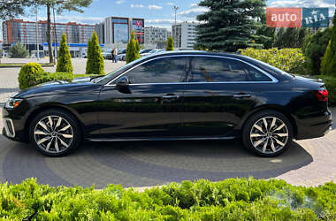 Седан Audi A4 2022 в 