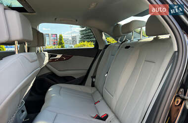 Седан Audi A4 2022 в 