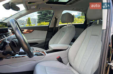 Седан Audi A4 2022 в 