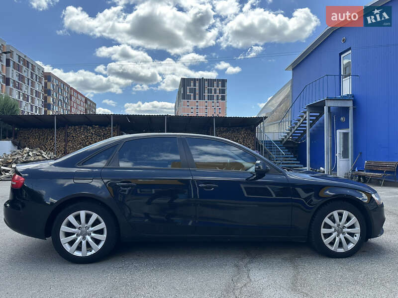 Седан Audi A4 2013 в Киеве