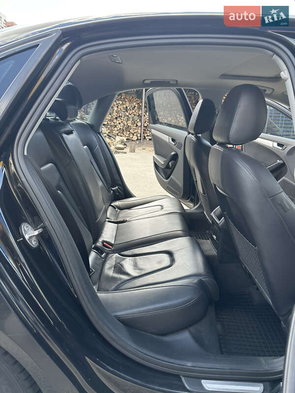 Седан Audi A4 2013 в Киеве