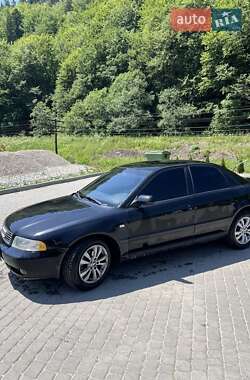 Седан Audi A4 2000 в 