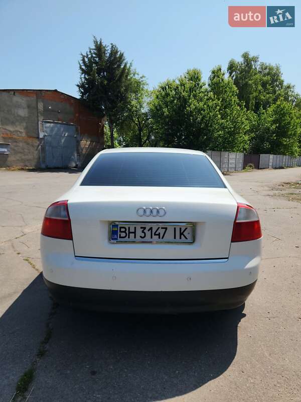 Седан Audi A4 2002 в Літині