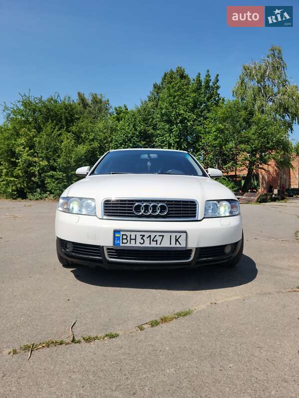 Седан Audi A4 2002 в Літині