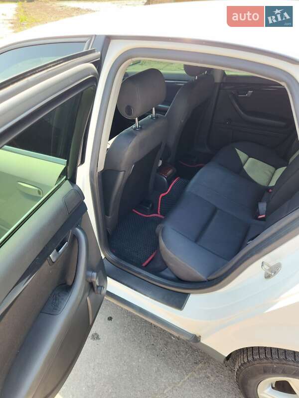 Седан Audi A4 2002 в Літині