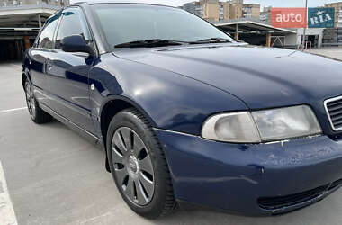 Седан Audi A4 1997 в 