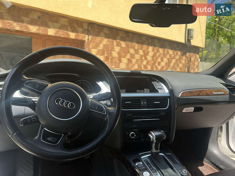 Седан Audi A4 2015 в Львове