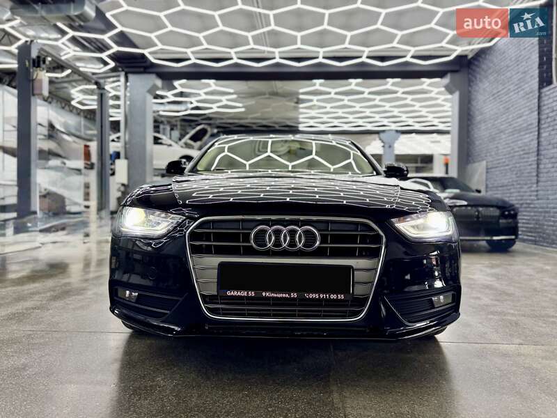 Седан Audi A4 2012 в Киеве