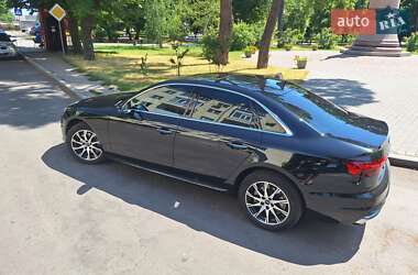 Седан Audi A4 2021 в 