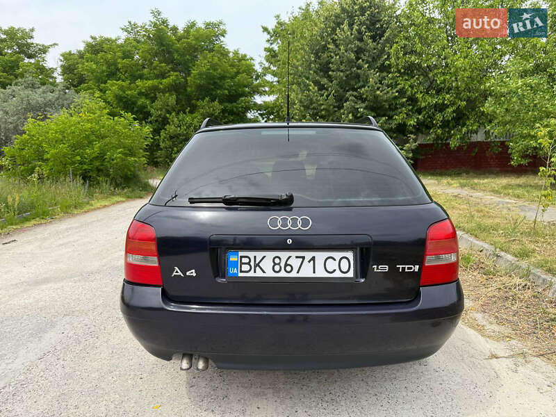 Универсал Audi A4 2000 в Вараше