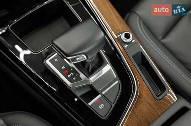 Седан Audi A4 2022 в 