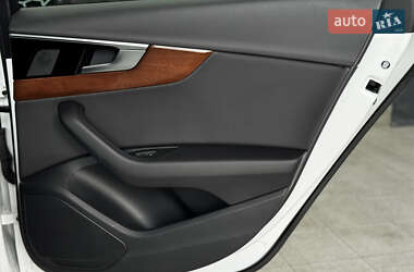 Седан Audi A4 2022 в 