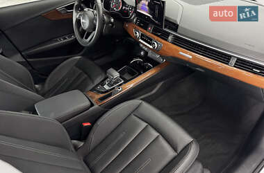 Седан Audi A4 2022 в 