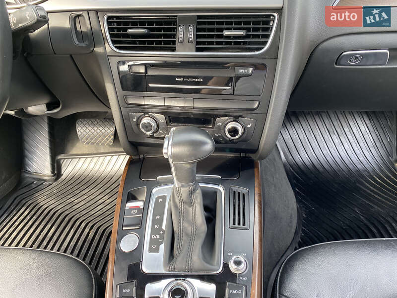 Седан Audi A4 2014 в Ивано-Франковске