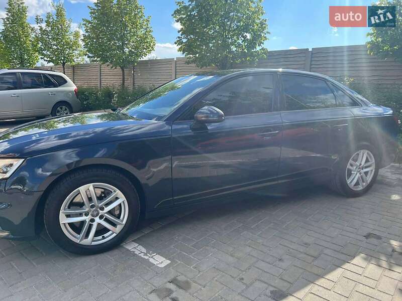 Седан Audi A4 2016 в Киеве