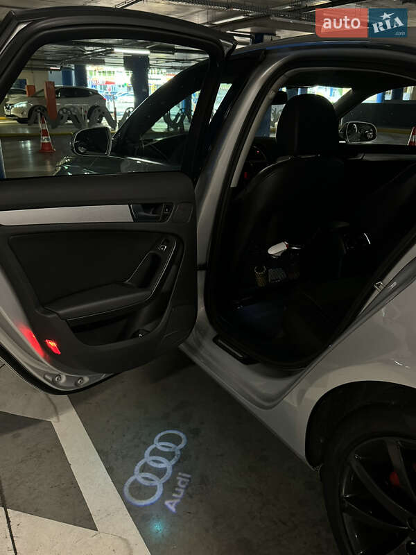 Седан Audi A4 2012 в Киеве