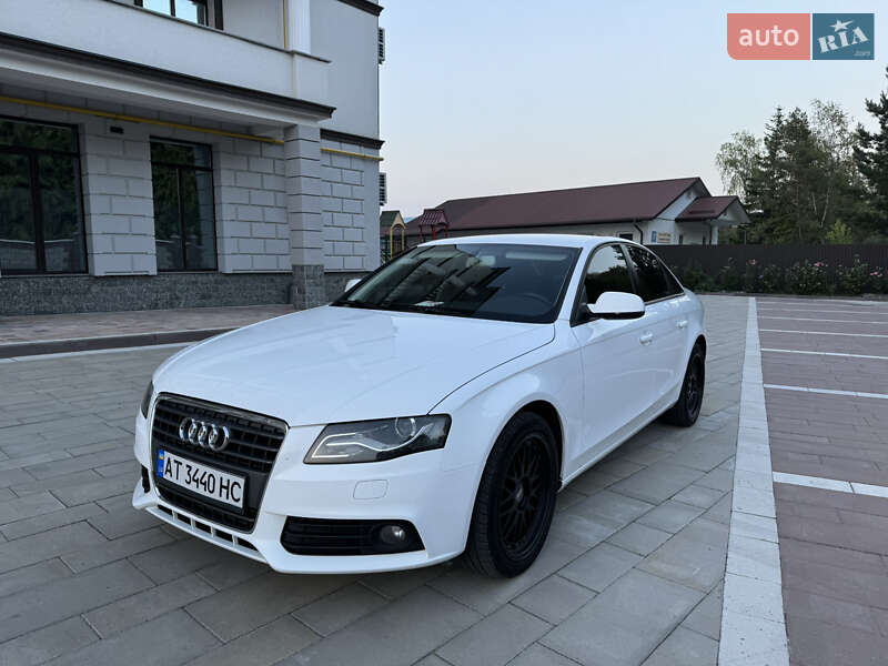 Седан Audi A4 2010 в Ивано-Франковске
