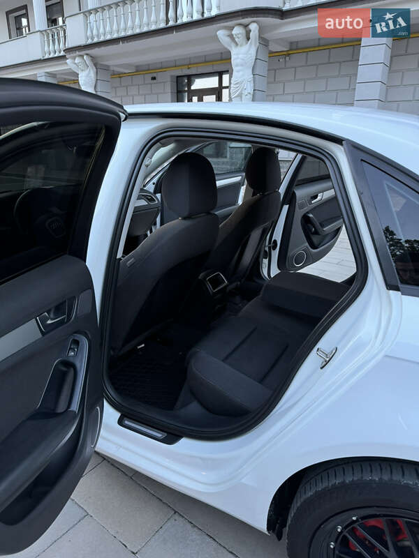 Седан Audi A4 2010 в Ивано-Франковске