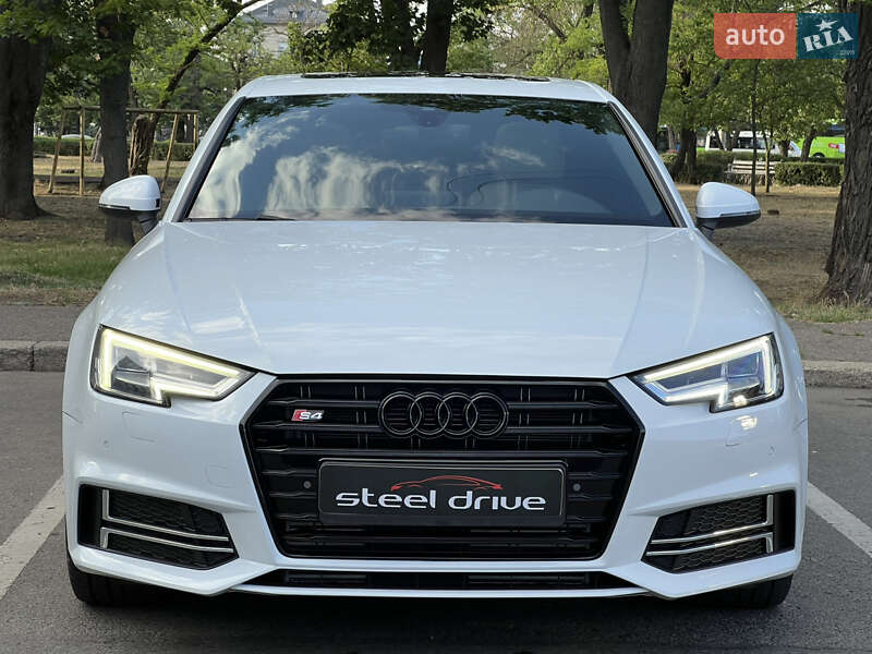 Седан Audi A4 2017 в Николаеве