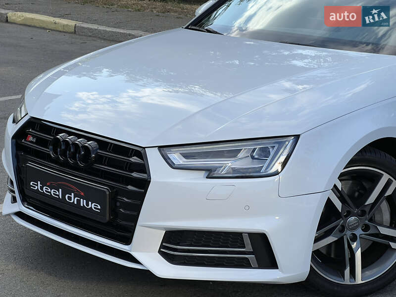 Седан Audi A4 2017 в Николаеве