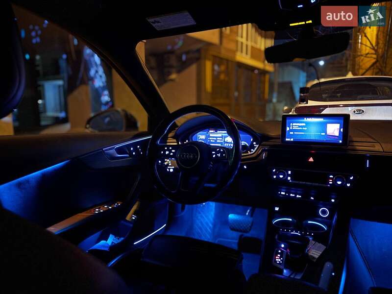 Седан Audi A4 2018 в Львове