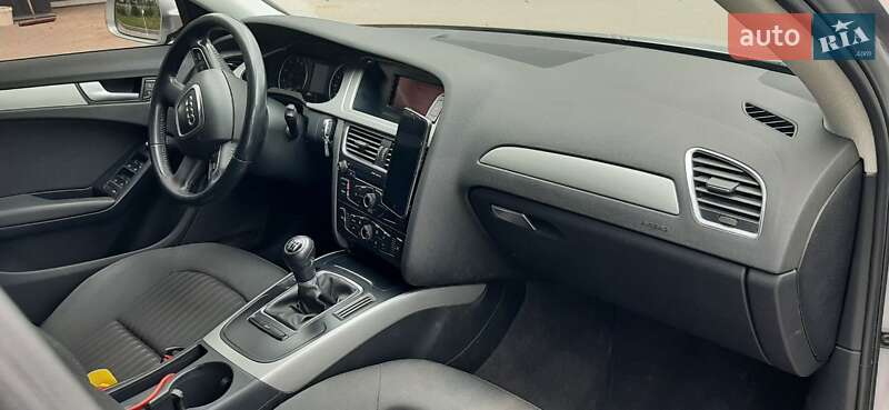 Седан Audi A4 2010 в Куликовке