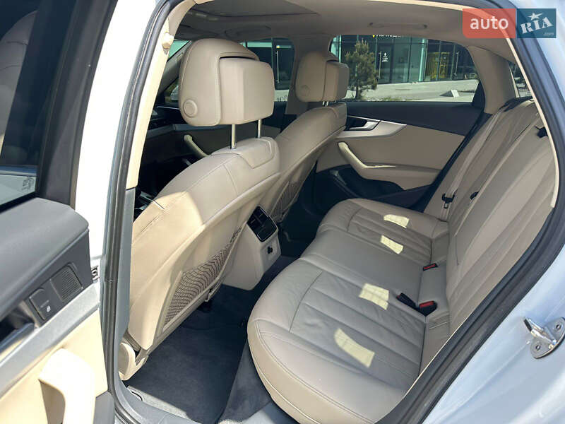 Седан Audi A4 2016 в Хмельницком