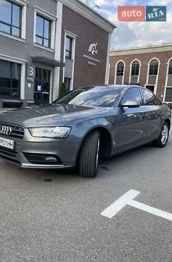 Седан Audi A4 2014 в 