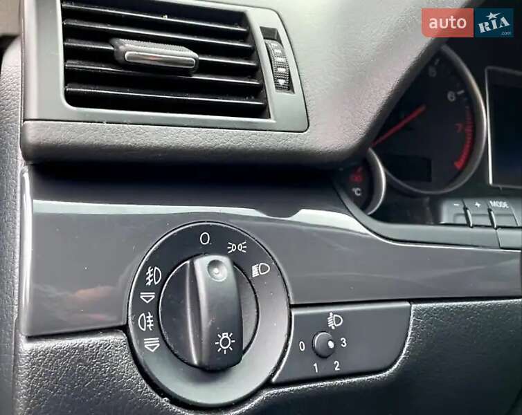 Седан Audi A4 2004 в Киеве